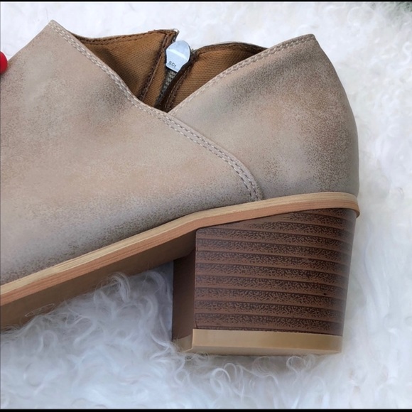 🍁 Tan Booties 🍁 - Picture 3 of 4